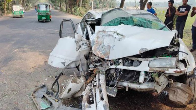 ঈদের ছুটিতে বাড়ি ফেরার পথে দুর্ঘটনায় প্রাণ গেল বাবা-মেয়ের